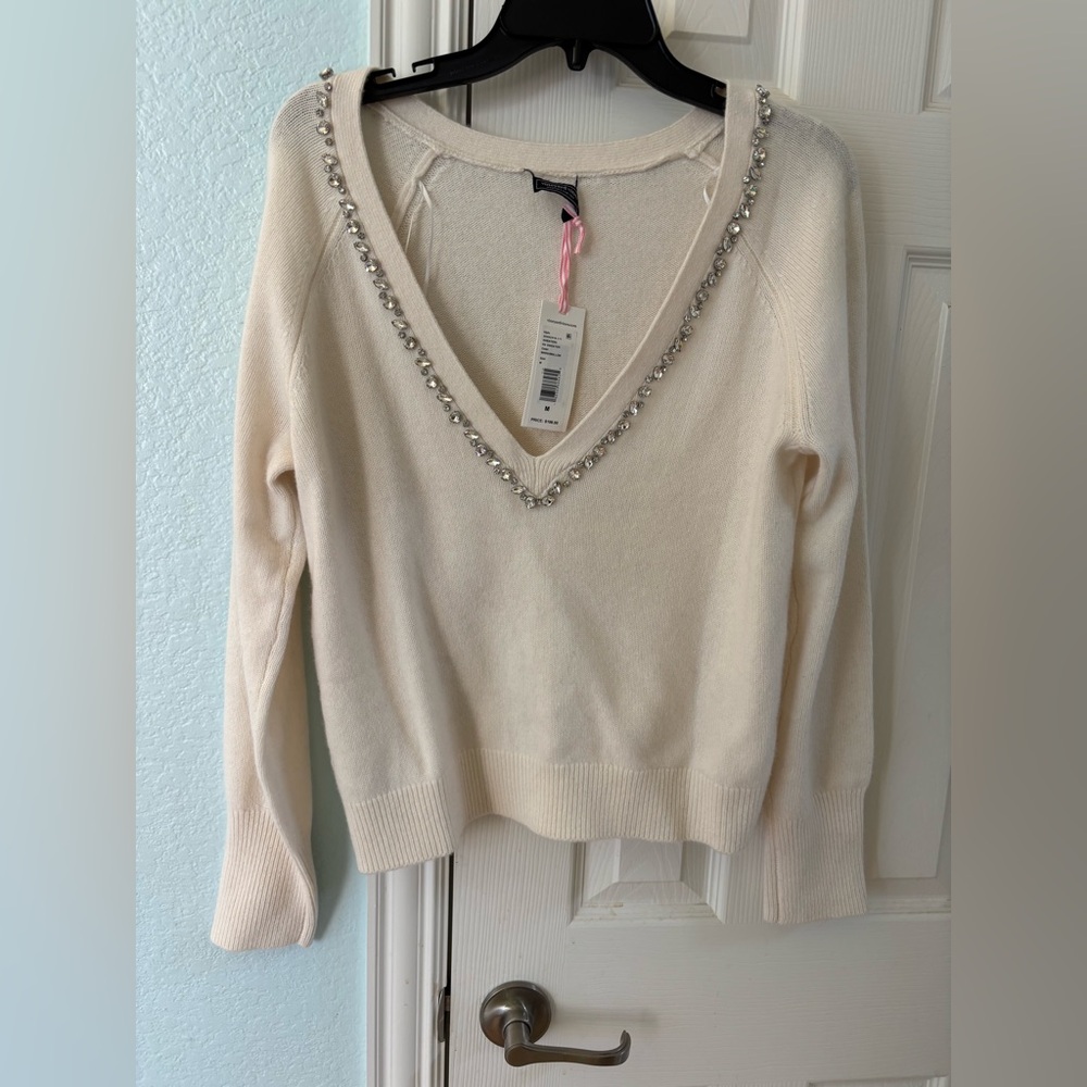 Brand new with tags vineyard vines sweater small white reversible!